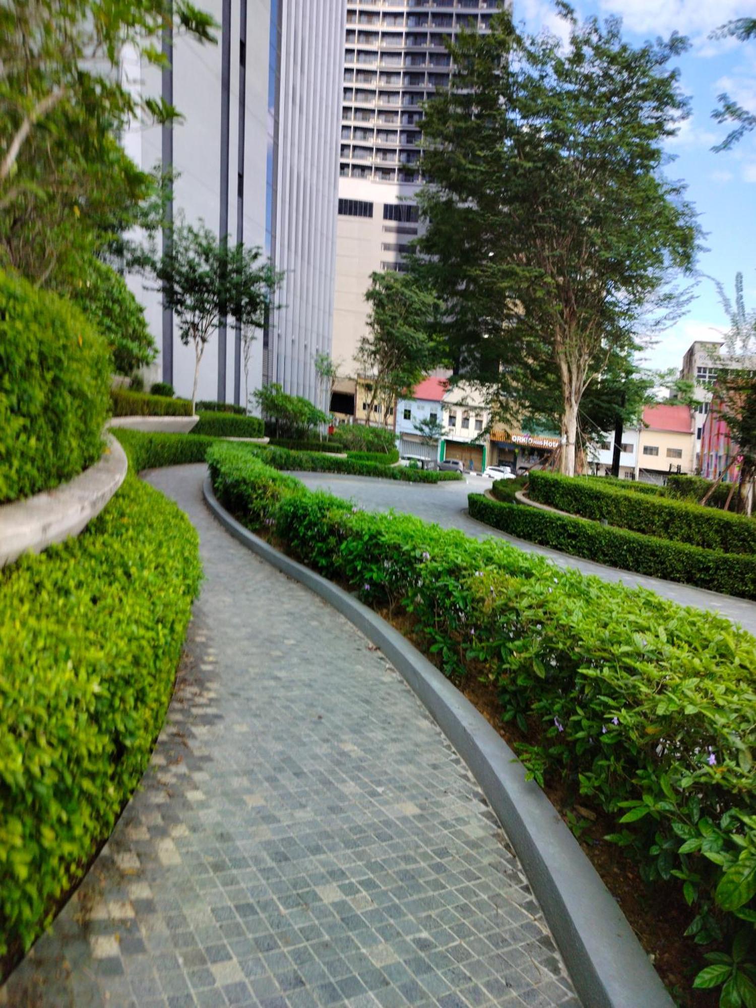 Lucentia Residence Has An Amazing Pool 吉隆坡 外观 照片